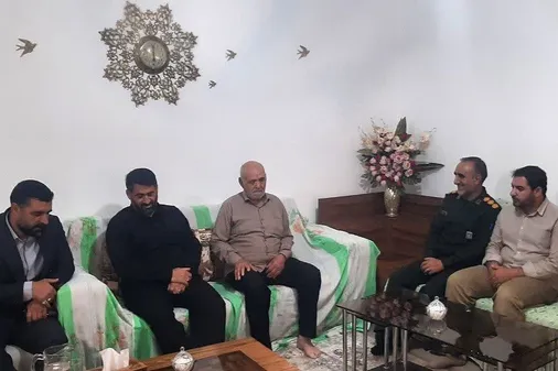 دیدار فرمانده سپاه حضرت ابوالفضل(ع) لرستان با خانواده شهید عملیات مرصاد در دورود