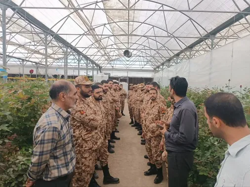 بازدید و کارگاه عملی سربازان از گیاهان گلخانه ای در دوره مهارت آموزی