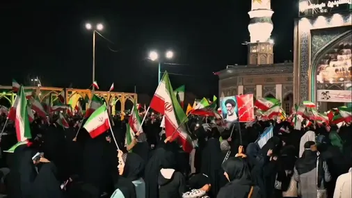 هر شب در کنار هم در خیابان&zwnj;ها