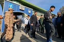 اعزام ۲۰۰ نفر از بسیجیان شهرستان سنندج به مناطق عملیاتی شمال غرب در قالب اردوی راهیان نور