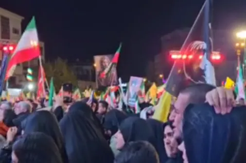 پخش صدای رهبر شهید انقلاب و واکنش مردم در میدان انقلاب