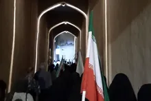 راهپیمایی مردم یزد به مناسبت شب‌های اقتدار در بافت تاریخی مسجد جامع