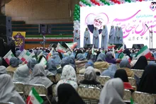 طنین فریاد وفاداری دختران قم در ورزشگاه حیدریان/ از عشق به علی (ع) تا ادای دین به حاج قاسم