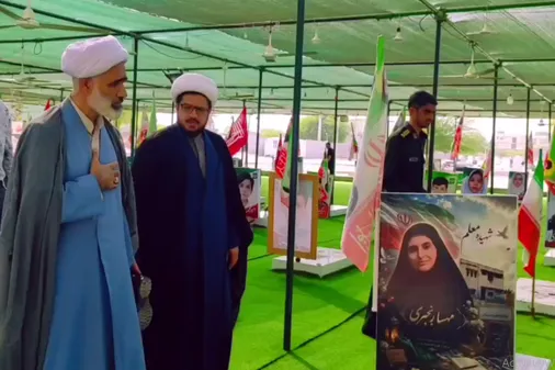 بازدید مشاور نماینده ولی&zwnj;فقیه در کل سپاه از گلزار شهدای دانش آموز مدرسه شجره طیبه میناب