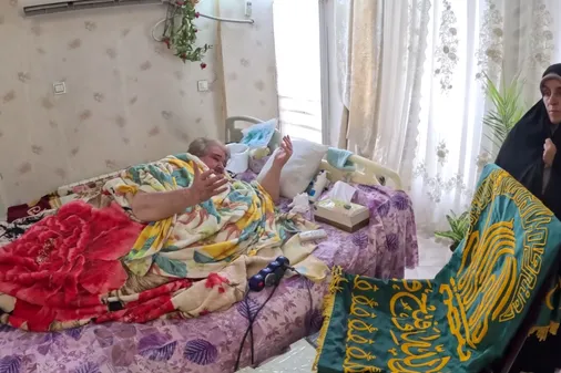دیدار خادمان حرم امام رضا علیه السلام با جانباز گرانقدر &laquo;سید محمود زرهانی&raquo;
