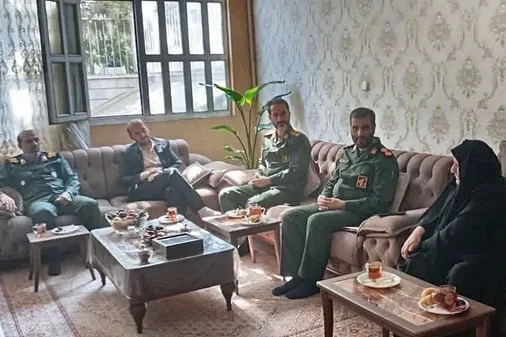 دیدار سردار حیدرنیا، با خانواده شهیده فاطمه صالحی