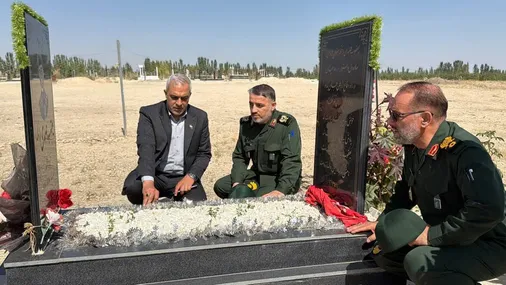 ادای احترام فرمانده سپاه شهدای آذربایجان غربی به مقام شامخ شهید یعقوب صمدی