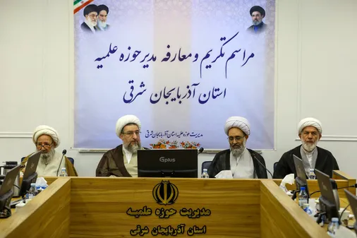 معیار واقعی در مکتب اسلام گره گشایی از کار و هدایت درست است