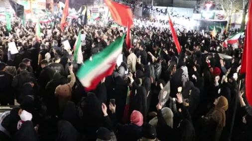 تجمع شب ششم در میـدان لاله شهرستان نظرآباد