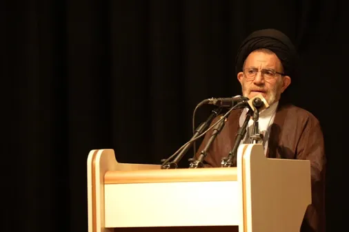 دشمن با ایجاد ناامیدی و هدف قرار دادن اتحاد ملی، به دنبال خیانت به وطن است